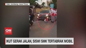 VIDEO: Ikut Gerak Jalan, Siswi SMK Tetabrak Mobil