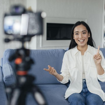 img-title Mau Raup Cuan dari Media Sosial Sebagai Influencer? Begini Caranya, Mudah kok!