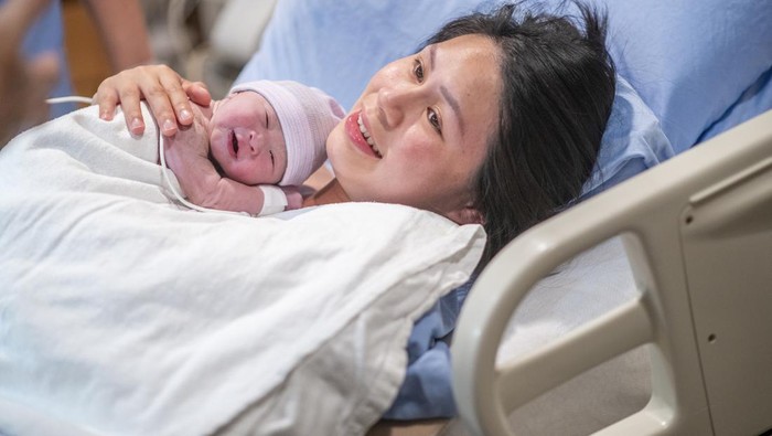 Ilustrasi ibu melahirkan