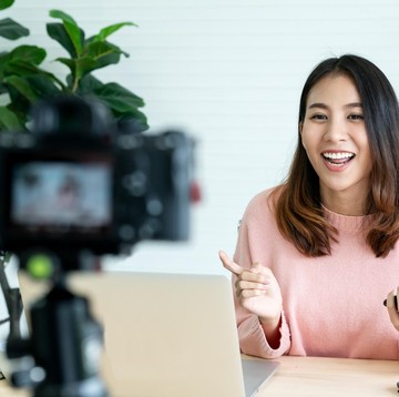 Mengapa Ada Orang yang 'Kebelet' Viral? Ini Penjelasan Menurut Psikologi!