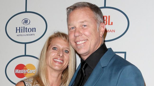 James Hetfield Metallica diam-diam menggugat cerai istrinya, Francesca setelah keduanya 25 tahun menikah.