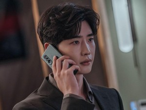 img-title 6 Drama Korea Paling Populer dari Aktor Tampan Lee Jong Suk, Perankan Dokter Hingga CEO