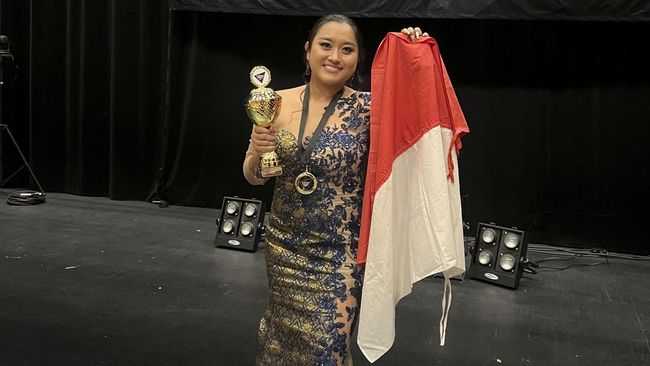 Kemenangan Keke Adiba bawa bendera Indonesia sebagai juara Karaoke World Championship 2022 nyatanya adalah penantian bertahun-tahun.