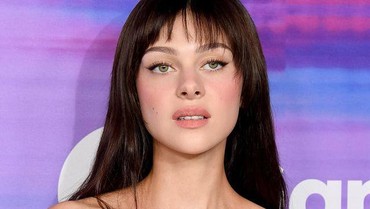 img-title Isu Tak Akur dengan Victoria Beckham, 8 Potret Nicola Peltz Ubah Gaya Rambut