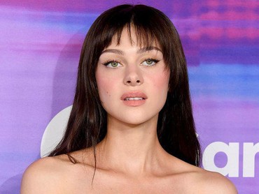 img-title Isu Tak Akur dengan Victoria Beckham, 8 Potret Nicola Peltz Ubah Gaya Rambut