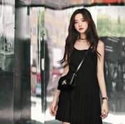 Elegan atau Malah Monoton? Simak Alasan Tren Outfit Serba Hitam Semakin Populer