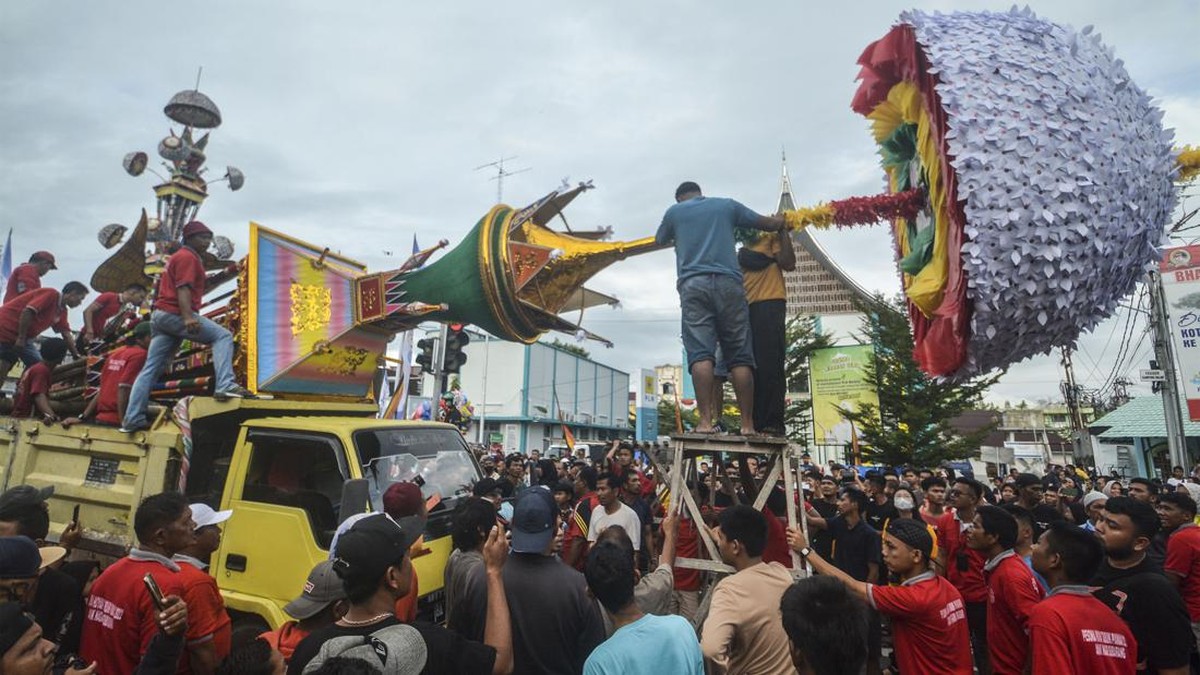 FOTO: Rindu Masyarakat Pariaman Gelar Tradisi Tabuik