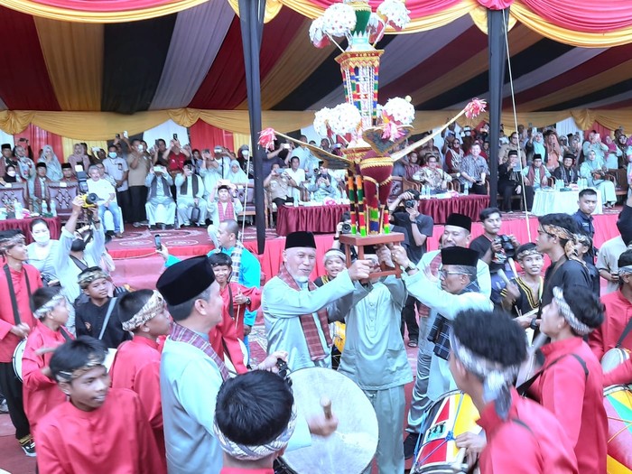 Pesona Hoyak Tabuik Pariaman