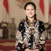 Gaya Elegan Ibu Iriana Jokowi Pakai Kebaya dan Batik, Modis dalam Berbagai Warna!