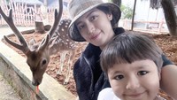 <p>Jessica Iskandar melahirkan sang anak, El Barack Alexander di Amerika pada 2014, Bunda. Jedar harus menetap di rumah sakit lebih awal karena mengalami APS sindrom. (Foto: Instagram: @inijedar)</p>