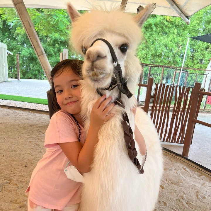 <p>Tak hanya itu, ternyata Gempi juga termasuk anak yang menyayangi binatang. Keren banget, ya! (Foto: Instagram: @gisel_la)</p>