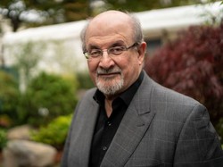 Liga Muslim Dunia Kecam Penikaman Salman Rushdie, Tak Diterima dalam Islam