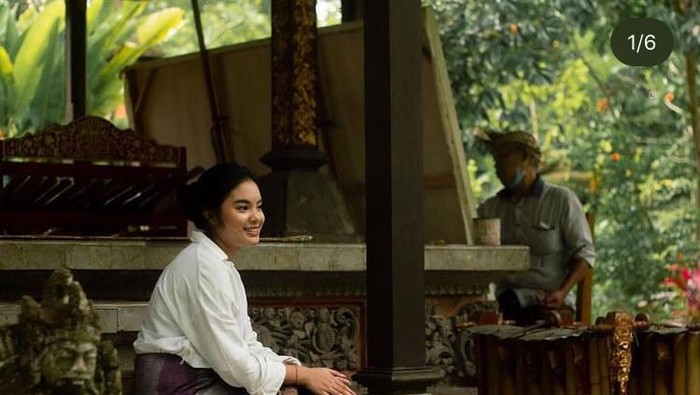 Pesona Syandria Kameron, Cicit Soekarno dalam Balutan Kebaya, Cantik dan Elegan!