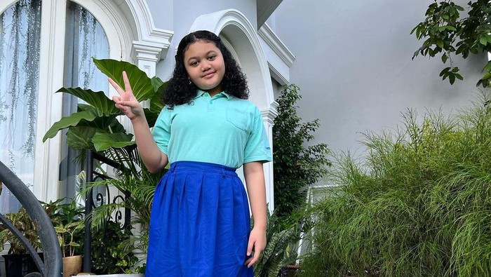 Amora akan Rekaman di Label Ternama