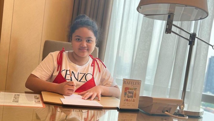 Amora akan Rekaman di Label Ternama