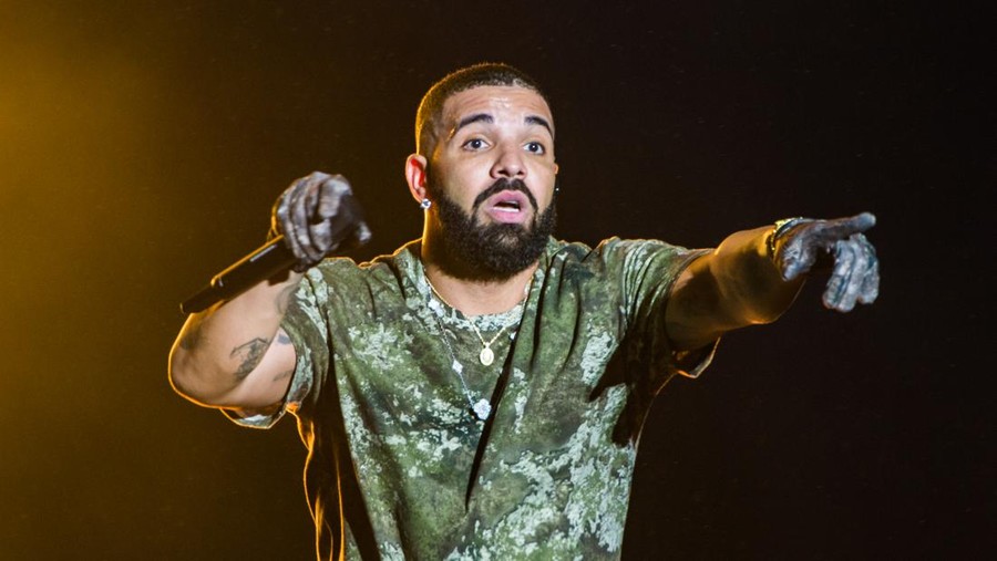 LONDON, ENGLAND - SEPTEMBER 10:  (Editorial Use Only) Drake performs surprise set on Day 1 of Wireless Festival 2021 at Crystal Palace on September 10, 2021 in London, England.  (Photo by Joseph Okpako/WireImage)