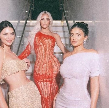 Kylie jenner Rayakan Ulang Tahun Ke-25, Simak Gaya Keluarga Kardashian-Jenner yang Kompak Pakai Bodycon Dress