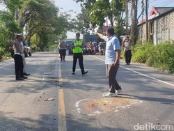 Truk Tak Kuat Nanjak Mundur Tabrak Motor, Ibu dan 2 Anaknya Tewas Terlindas