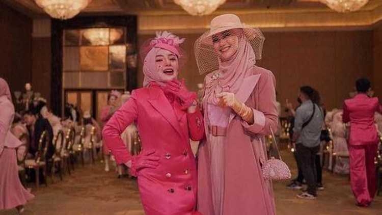 Kemeriahan acara ulang tahun crazy rich Banda Aceh, Shella Shaukila jadi sorotan warganet. Kemeriahan acara ulang tahun crazy rich Banda Aceh, Shella Shaukila jadi sorotan warganet.