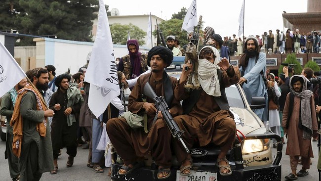 Pemerintahan Taliban yang menguasai Afghanistan menangkap 14 orang di Provinsi Takhar, Afghanistan Utara yang terciduk memainkan alat musik dan bernyanyi.