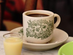 Kedai Kopi Legendaris di Medan dan Momen Lucu Lomba Makan Kerupuk