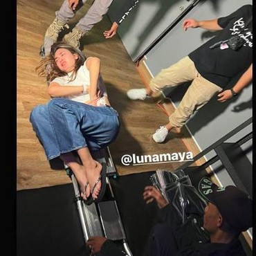 Kebablasan, Bobon Santoso Minta Maaf Bikin Luna Maya Meringis Kesakitan