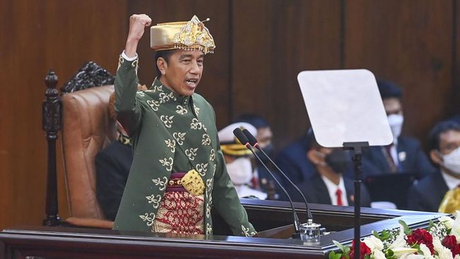 Jokowi mengawali pidatonya soal krisis yang melanda dunia, dengan mengatakan bahwa saat ini dunia menghadapi krisis multidimensi.