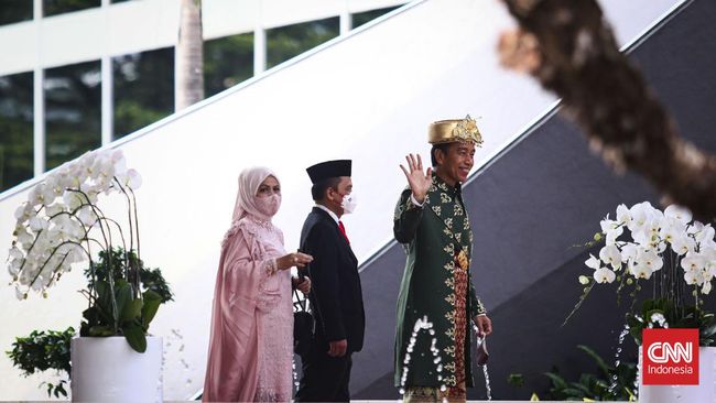 Iriana Joko Widodo tampil anggun dengan busana berwarna pink pucat di Sidang Tahunan MPR/DPR 2022 yang kembali digelar penuh tahun ini, Selasa (16/8).