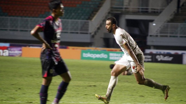 PSM Makassar kembali masuk tiga besar klasemen sementara Liga 1 usai mengalahkan Rans Nusantara FC dengan skor 2-1, Senin (15/8).