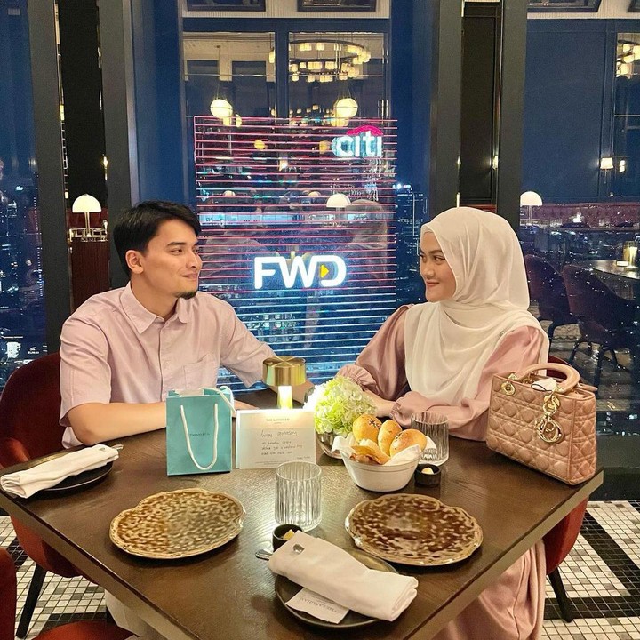 <p>Semoga Alvin Faiz dan Henny harmonis terus ya. Juga, Henny dan Si Kecil selalu sehat sampai hari persalinan tiba. (Foto: Instagram @hennyyrahman)</p>