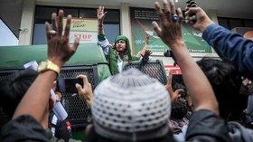 Hakim PT Bandung Perintahkan Bahar Smith Dibebaskan
