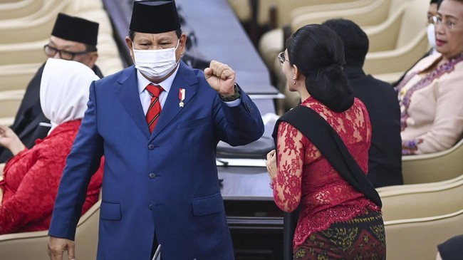 Menteri Pertahanan Prabowo Subianto merespons dukungan sejumlah relawan untuk mencalonkan diri bersama Presiden Joko Widodo pada Pilpres 2024.