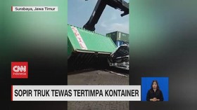 VIDEO: Sopir Truk Tewas Tertimpa Kontainer