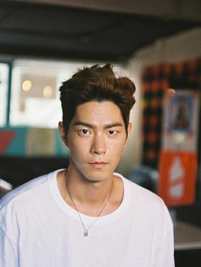 Tahun 2022 ini Hong Jong Hyun kembali bermain dalam drama 'Stock Struck; setelah 3 tahun hiatus. Penampilannya sudah sangat dinantikan oleh para penikmat drama Korea di seluruh dunia. Apakah kamu juga salah satunya?/ foto: instagram.com/hjonghyun