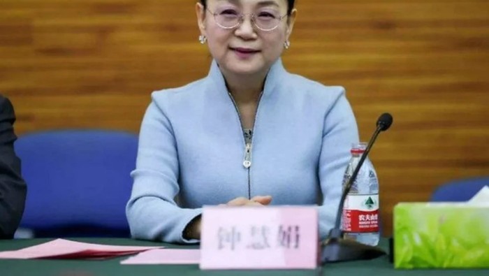 Kisah Zhong Huijuan, Ubah Karier dari Guru Kimia Jadi Pengusaha, Kini Perempuan Terkaya secara Mandiri di Asia!