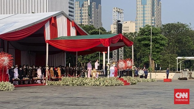 Gubernur DKI Jakarta Anies Baswedan memimpin upacara peringatan Hari Ulang Tahun (HUT) Republik Indonesia ke-77.