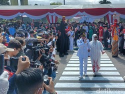 Pejabat Kabupaten Bandung Berlenggok Ala Citayam Fashion Week di HUT RI