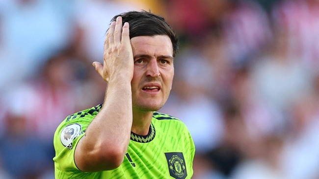 Pelatih Manchester United Erik ten Hag dilaporkan tengah mempertimbangkan untuk mencadangkan kapten tim Harry Maguire saat bersua Liverpool.