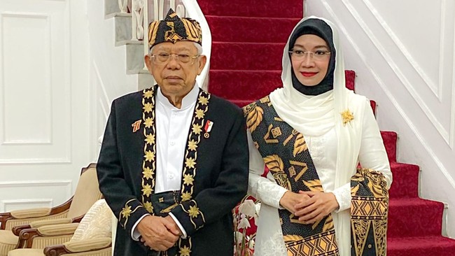 Wakil Presiden Ma'ruf Amin mengatakan selama ini kalangan kiai dan santri selalu mewarnai panggung politik level nasional seperti dirinya dan Gus Dur.