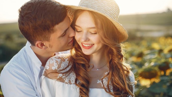 Bertabur Bunga dan Penuh Cinta, 4 Zodiak Ini Dikenal sebagai Sosok Paling Romantis! Ada Pasanganmu? Bertabur Bunga dan Penuh Cinta, 4 Zodiak Ini Dikenal sebagai Sosok Paling Romantis! Ada Pasanganmu?
