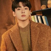 Dalam Sekejap, Deretan Pakaian Ini Langsung Sold Out Setelah Digunakan oleh Jungkook BTS!