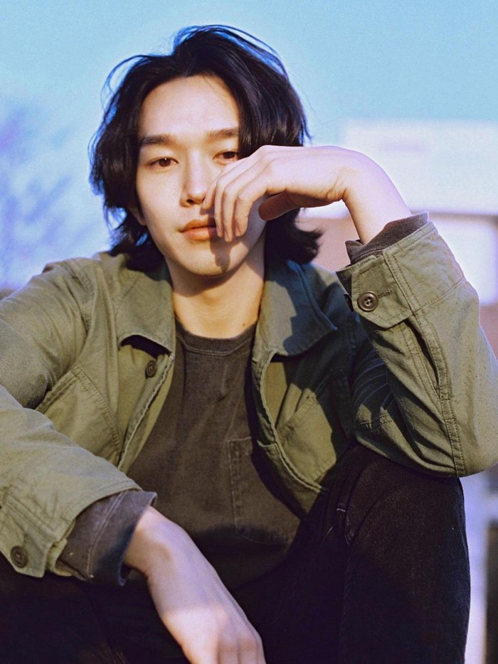 Namanya mulai dikenal saat dirinya mengikuti ajang Mnet Superstar K7 (2015) dan sukses jadi pemenang, serta menjadi peserta di ajang SuperBand JTBC./ Foto: instagram.com/kevinoh_