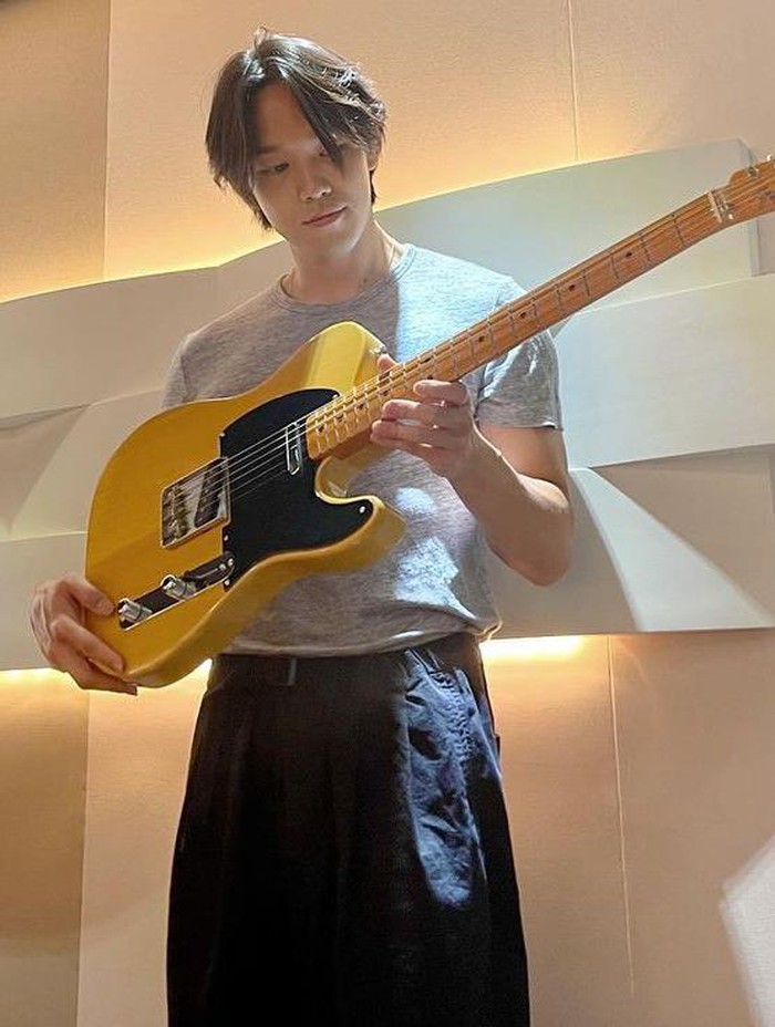 Tak hanya bisa berbahasa Inggris dan Korea saja, namun Kevin Oh juga bisa berbahasa Mandarin, Beauties!/ Foto: instagram.com/kevinoh_