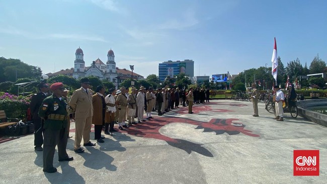 Aneka penghormatan berlangsung di sejumlah daerah saat rakyat Indonesia memperingati detik-detik Proklamasi RI yang dibacakan 77 tahun silam tersebut.