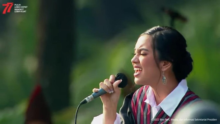 Lyodra Margareta Ginting menyanyi di Upacara HUT ke-77 RI Lyodra Margareta Ginting menyanyi di Upacara HUT ke-77 RI