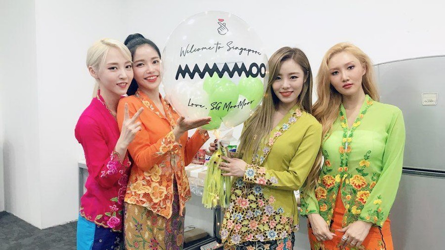 MAMAMOO memakai kebaya MAMAMOO memakai kebaya