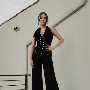 Lirik Lagu On The Drive Home - Niki