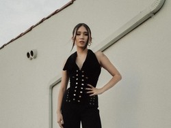 Lirik Lagu On The Drive Home - Niki