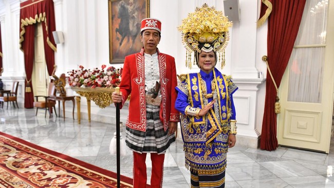 Jokowi akan menganugerahkan tanda kehormatan ke 18 tokoh. Di antaranya kepada Iriana, Wury Estu Handayani, Saldi Isra, hingga Boy Rafli Amar.