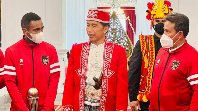 Kapten Timnas Indonesia U-16 Muhammad Iqbal Gwijangge kehilangan kata-kata untuk mengungkapkan perasaan bertemu dengan Presiden Joko Widodo.
